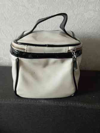 Сумочка -саквояж,для косметики Макеевка