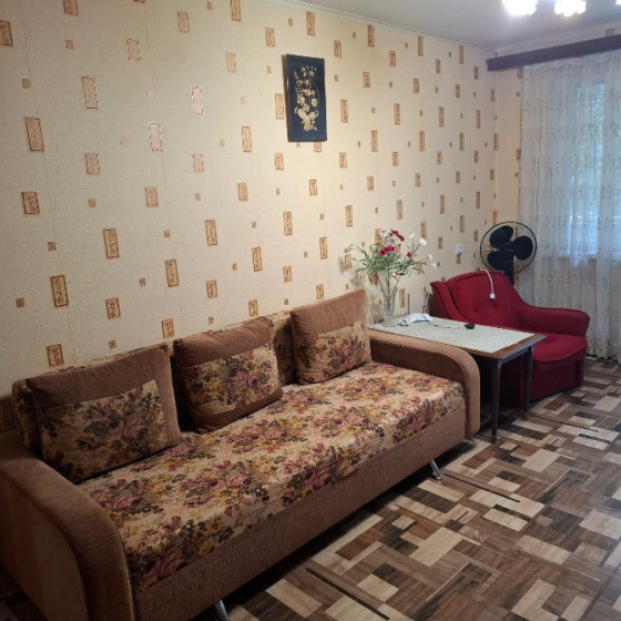 в офис ехать не нужно ты.сдам 2к кв Крытый рынок. Ворошиловский. Есть другие кв. Ан Донецк