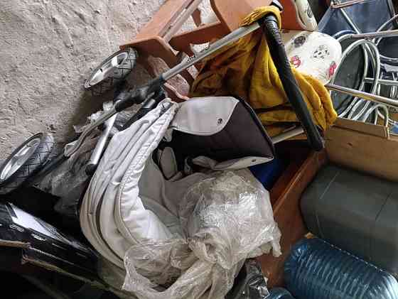 Продам коляску детскую и столик Макеевка