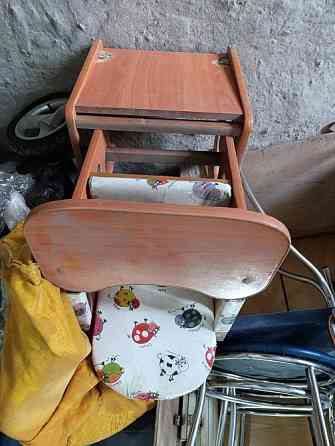 Продам коляску детскую и столик Макеевка