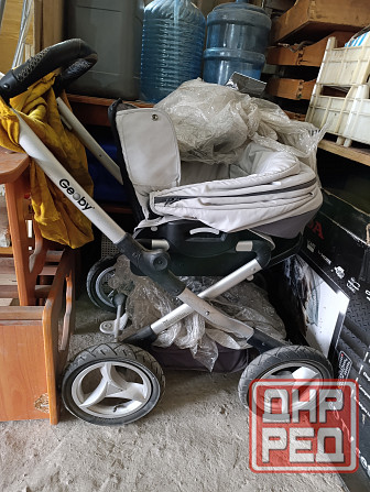 Продам коляску детскую и столик Макеевка - изображение 1