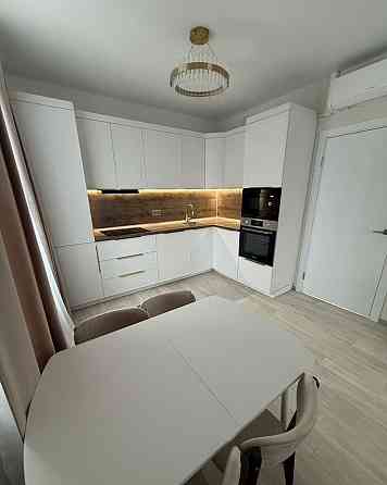 Сдаетcя уютная и светлaя трехкомнатная квaртиpа, Киевский район, ул. Тренева Донецк