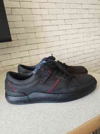 Продам кроссовки для мальчика 39 р-р Донецк