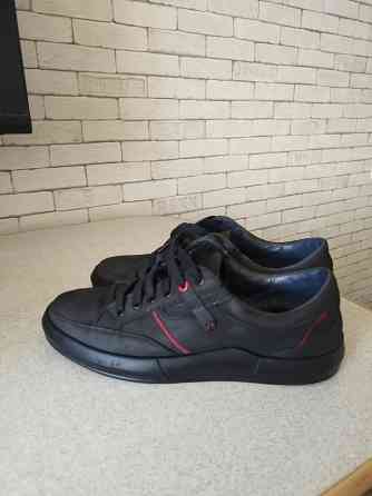 Продам кроссовки для мальчика 39 р-р Донецк