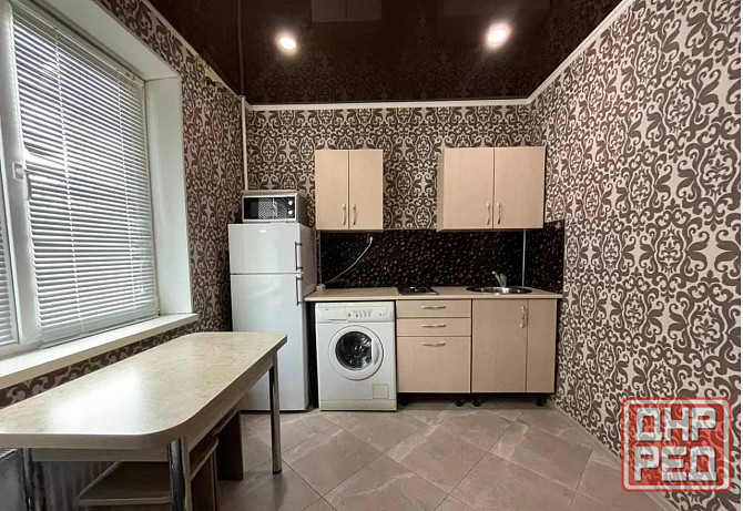 Сдаётся 1-комнатная квартира в центре Донецка, Калининский район, бульвар Шахтостроителей, 10 Донецк - изображение 1