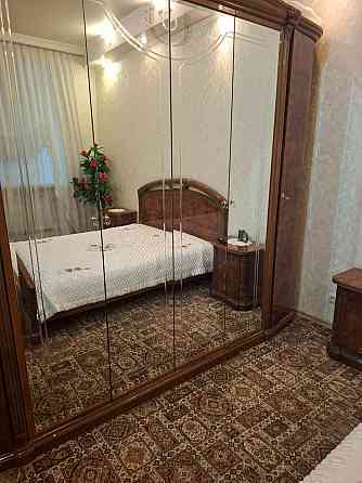 Продам 3х комнатную крупногабаритную квартиру в самом центре города . Донецк