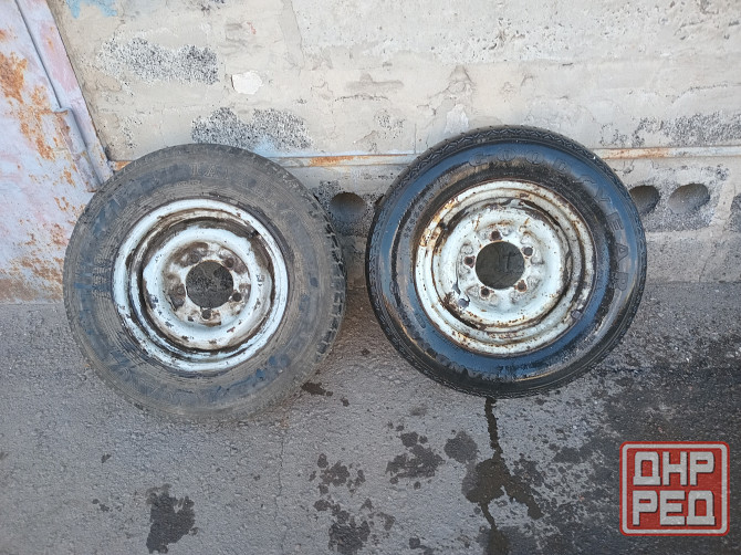 Продаю два колеса в сборе на волгу Донецк - изображение 1