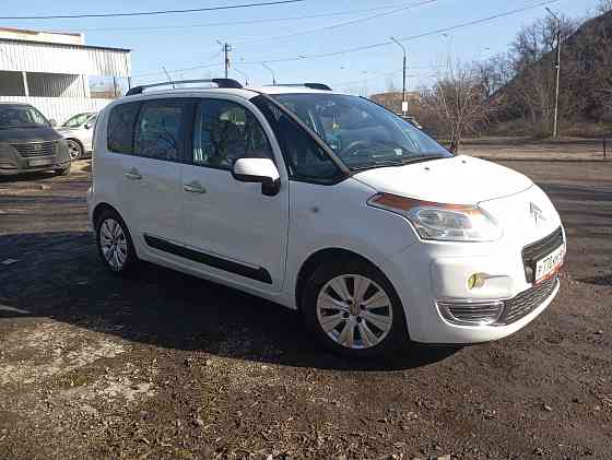 Продам свой автомобиль Ситроен с3 Пикассо 2012г. Макеевка