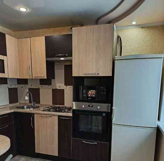 Сдается уютная двухкомнатная квартира на длительный срок. Куйбышевский район, ориентир пл. Бакинских Донецк