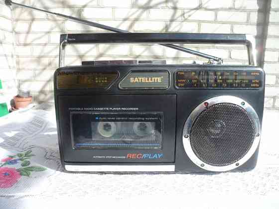 Радиоприёмник satellite sony. Енакиево