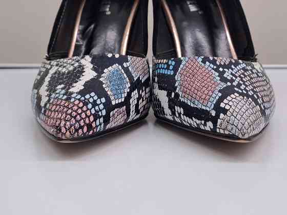 Туфли женские 39 кожзам толстый каблук принт змеи Донецк