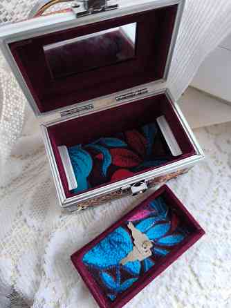 Сундучок б/у для бижутерии и украшений Донецк