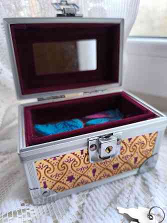 Сундучок б/у для бижутерии и украшений Донецк
