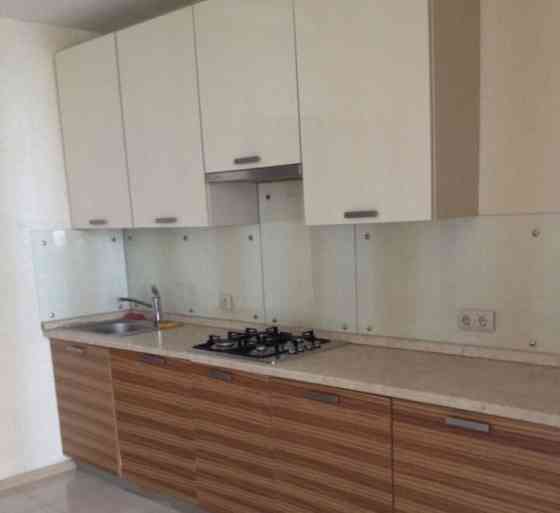 Сдаю двухкомнатную квартиру по ул. Щетинина, Пролетарский район, 56кв.м, 3 этаж. Донецк