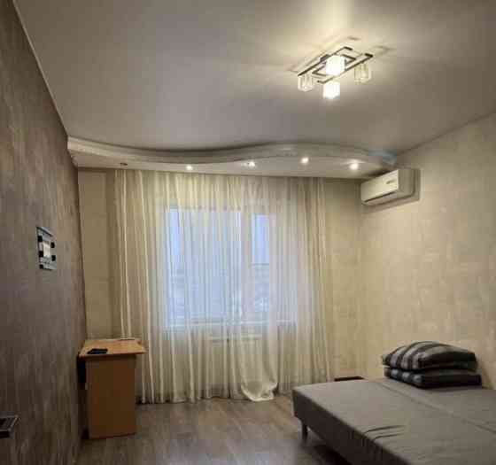 Сдаю двухкомнатную квартиру по ул. Щетинина, Пролетарский район, 56кв.м, 3 этаж. Донецк