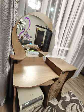 Продам туалетный столик Макеевка