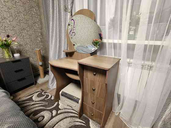 Продам туалетный столик Макеевка