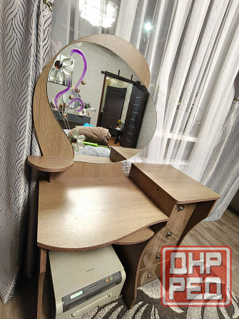 Продам туалетный столик Макеевка - изображение 1