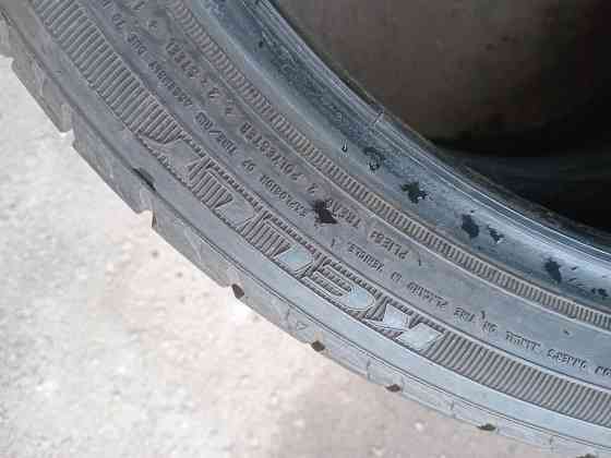 Продаю резину 235 40 19 Донецк