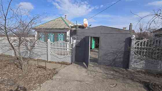 Продаю отдельно стоящий дом 64м² с Гаражом, Газом, санузлом в доме, приватизированной земли 6.5 сот Макеевка