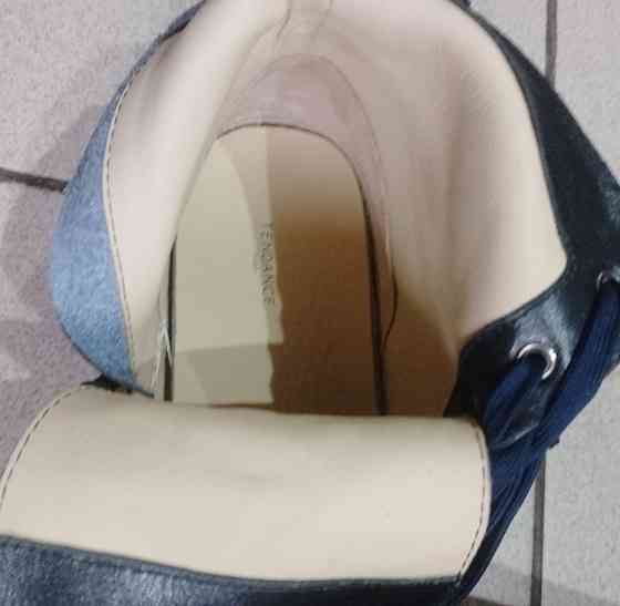 Продаются женские ботинки Луганск