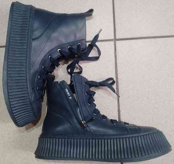 Продаются женские ботинки Луганск