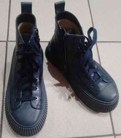 Продаются женские ботинки Луганск