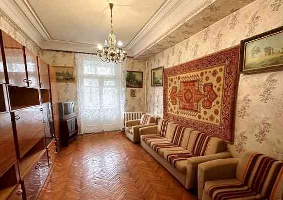 Продам 2к.кв. Сталинка. Ворошиловский р-н. Ориентир театр оперы и балета. ул.Артема. Донецк