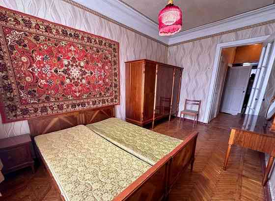 Продам 2к.кв. Сталинка. Ворошиловский р-н. Ориентир театр оперы и балета. ул.Артема. Донецк