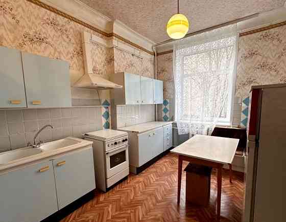 Продам 2к.кв. Сталинка. Ворошиловский р-н. Ориентир театр оперы и балета. ул.Артема. Донецк