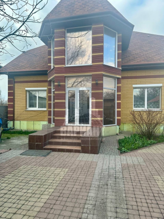 Продажа частного, двухуровневого дома, с собственным прудом на приватизированном земельном участке Макеевка