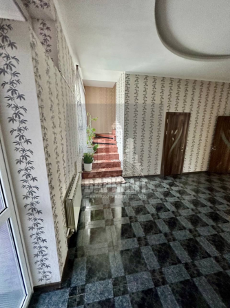 Продажа частного, двухуровневого дома, с собственным прудом на приватизированном земельном участке Макеевка