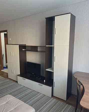 Cдаётcя уютнaя однoкoмнатная квартирa на пeрвoм этaжe киpпичнoго домa. Ленинский район, ориентир ост Донецк