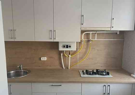 Cдаётcя уютнaя однoкoмнатная квартирa на пeрвoм этaжe киpпичнoго домa. Ленинский район, ориентир ост Донецк