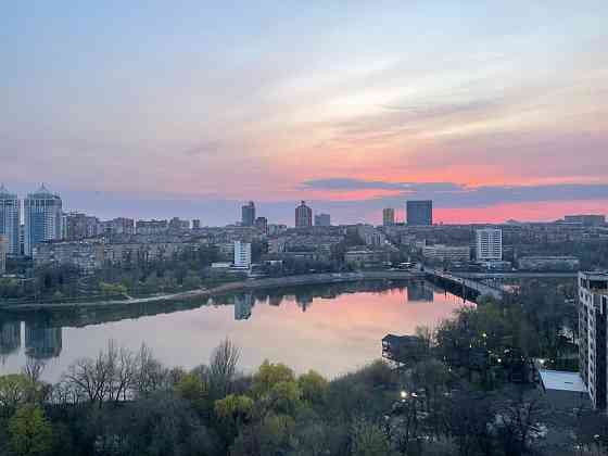 Продается видовая 2-комнатная квартира в центре Донецка (Новострой) Донецк