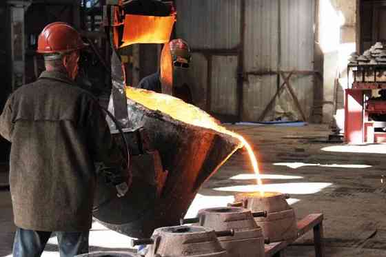 Требуются: токарь, фрезеровщик, плавильщик (сталевар), резчик, слесарь, грузчик, электрик, термист, Донецк