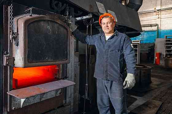 Требуются: токарь, фрезеровщик, плавильщик (сталевар), резчик, слесарь, грузчик, электрик, термист, Донецк