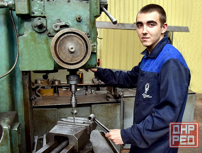 Требуются: токарь, фрезеровщик, плавильщик (сталевар), резчик, слесарь, грузчик, электрик, термист, Донецк - изображение 5