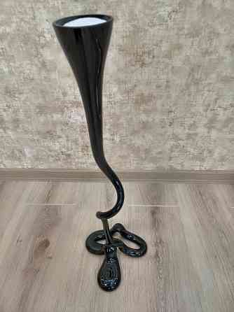 Ваза стеклянная напольная гнутая. Цена снижена Донецк