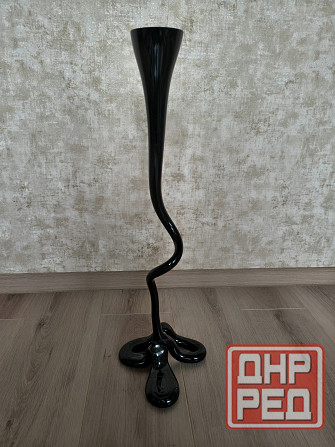 Ваза стеклянная напольная гнутая. Цена снижена Донецк - изображение 1