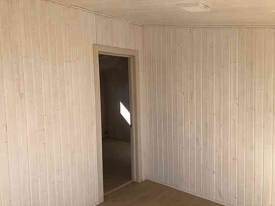 Дачный дом белый с желыми ставками 7х6х2.9 Донецк