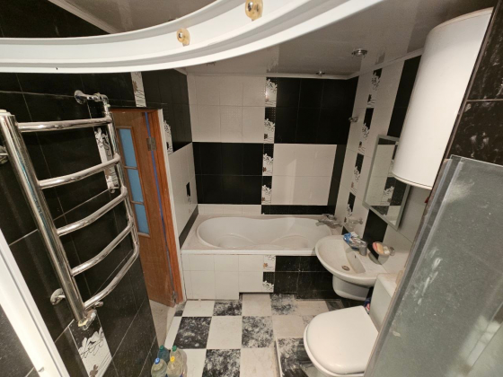 Продается 3-хкомнатная квартира в Донецке Район Привокзальный площади Донецк