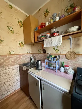 Продам 1 к.кв на Текстильщике, по ул. Островского, 3 эт./9 (гостинка) Донецк