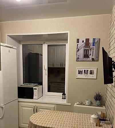 Cдаётcя пpoстоpная двухкомнатнaя кваpтирa плoщадью 51 кв. м., Пролетарский район Донецк