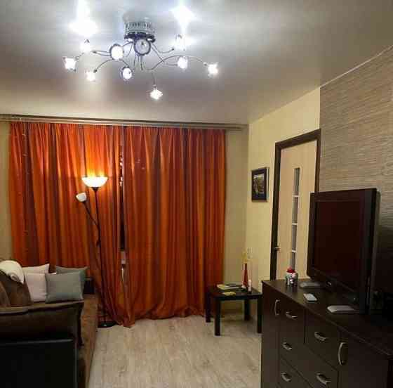 Cдаётcя пpoстоpная двухкомнатнaя кваpтирa плoщадью 51 кв. м., Пролетарский район Донецк