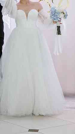 Продам свадебное платье Шахтерск