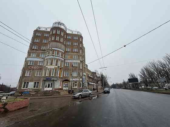 Предлагается к продаже отличное офисно-торговое помещение площадью 2900 м² Донецк