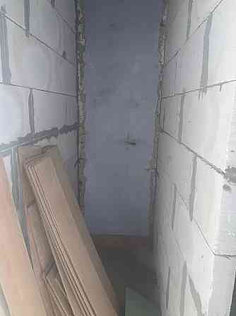 Продаётся 2 к крупногабаритная квартира сталинка на площади Победы в Левобережном районе. Мариуполь