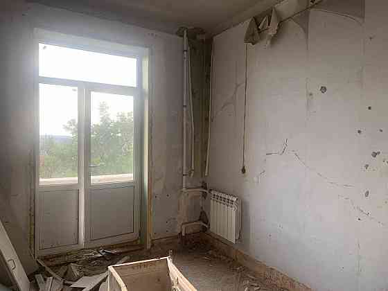 Продаётся 2 к крупногабаритная квартира сталинка на площади Победы в Левобережном районе. Мариуполь