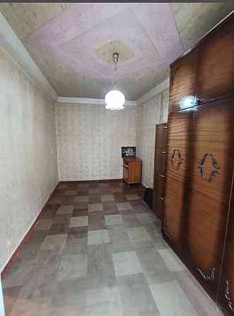 возле 114 школы на Тихом.. недорого трехкомнатная Донецк